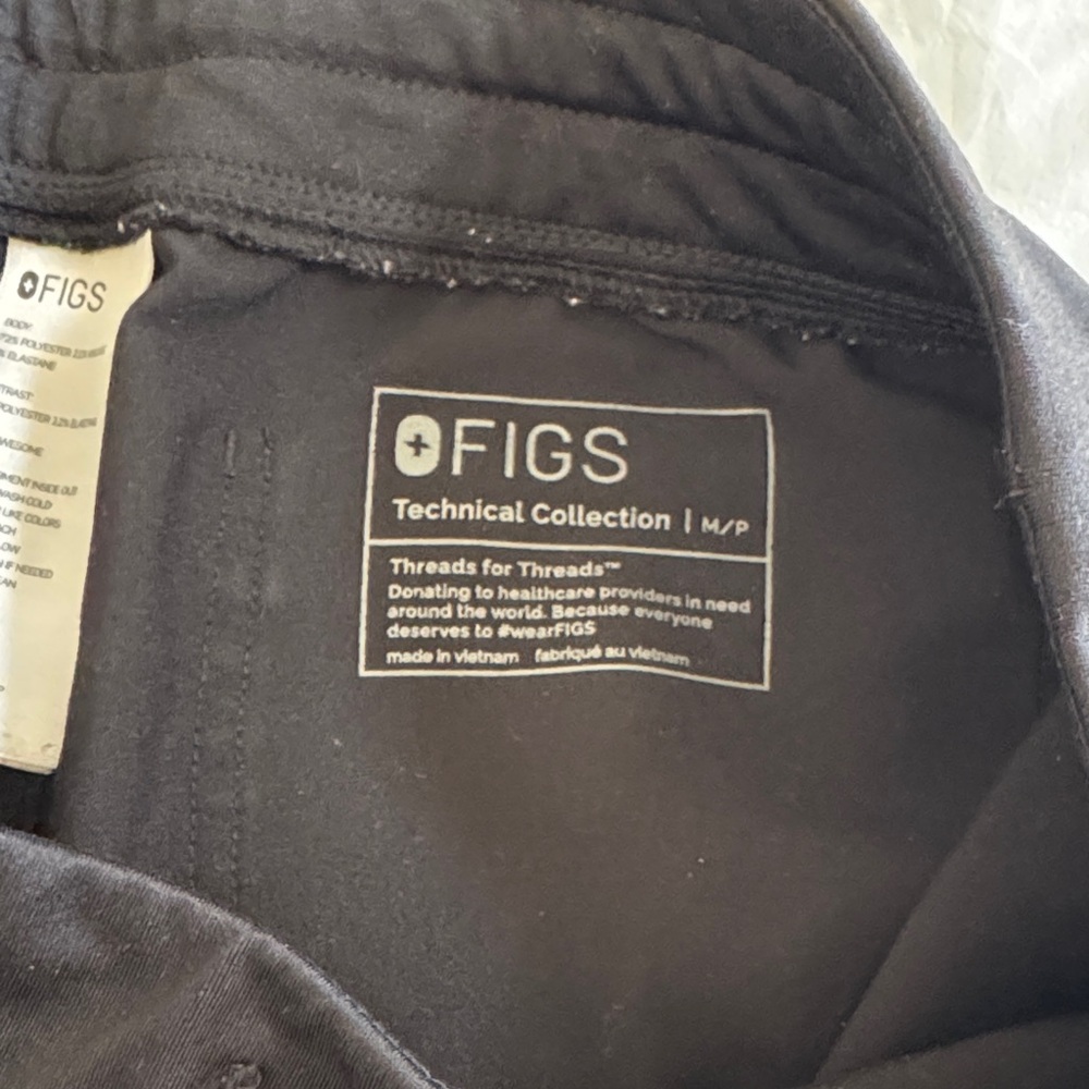 Black Women’s Figs Yola Scrub Pants Medium Petite - Picture 4 of 6